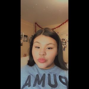 Meet your Posher, Dee